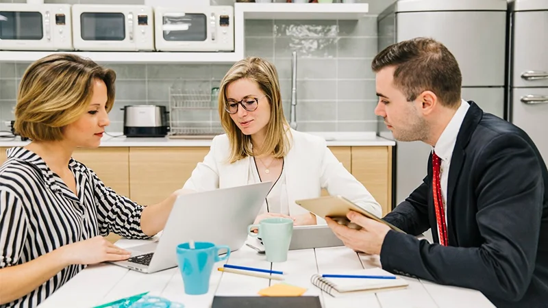 d-Business People on Hiring a Real Estate Lawyer