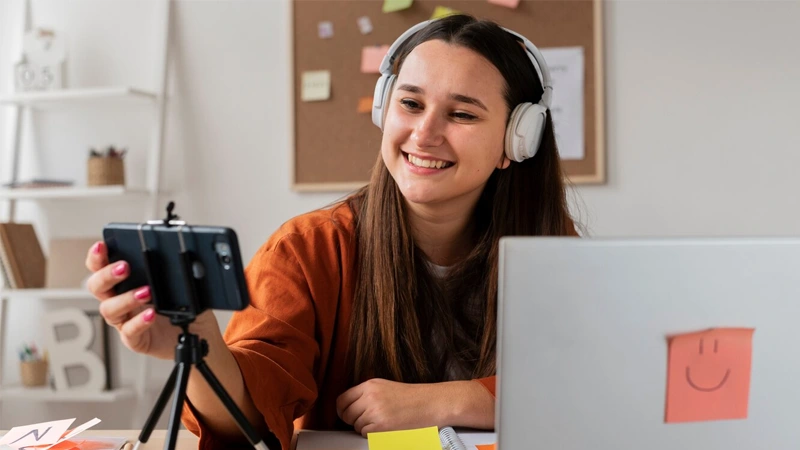 d-Self-Study Vs. Live Webinars