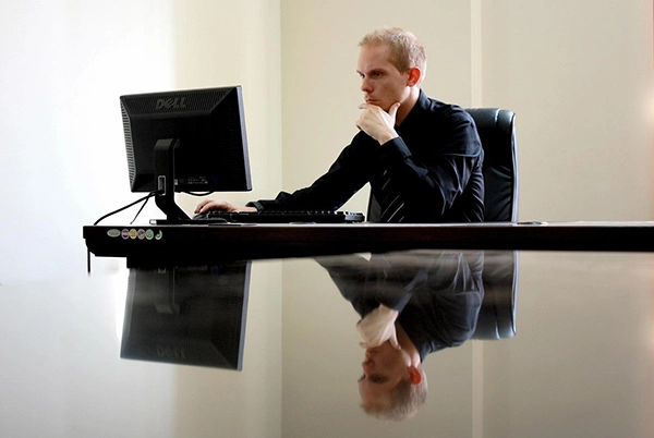 businessman-chair-computer
